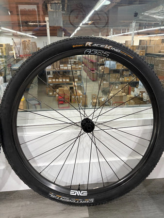 product #SBCTEAM – ENVE AG25 Carbon Gravel Wheelset | 700c / XDR / Tubeless + Continental Race King 2.2 + Fillmore Valves (Used – Good Condition)