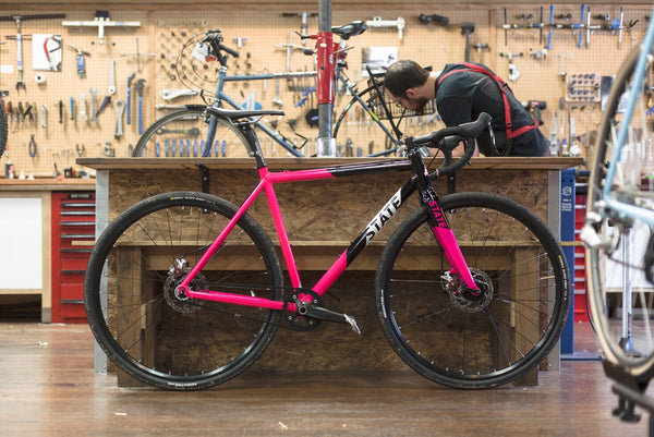 Thunderbird - Black / Pink