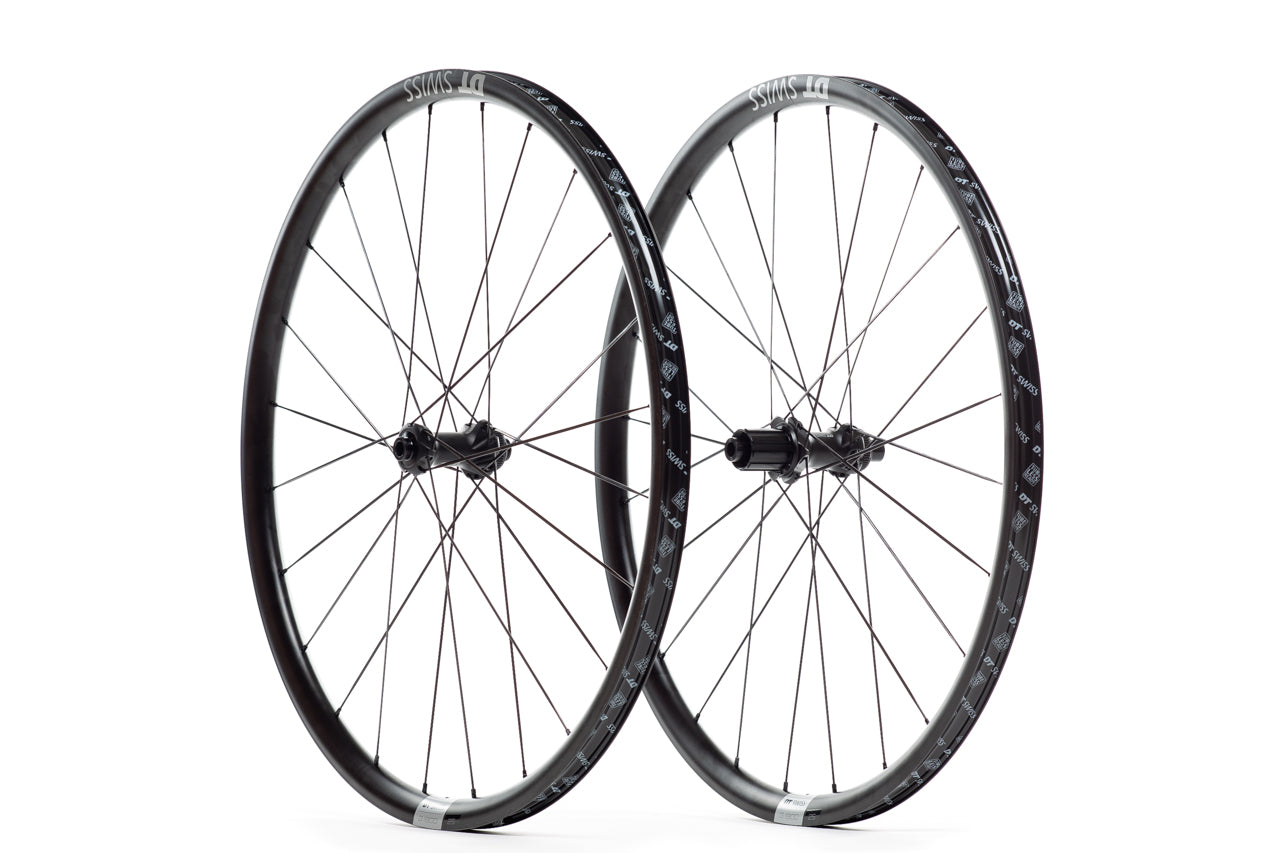 ROUE ROUTE 700 DT SWISS P1800-23 PERFORMANCE SPLINE DISC CENTERLOCK AXE 12-100mm AVANT NOIR A ROUE ROUTE 700 DT SWISS P1800-23 PERFORMANCE SPLINE DISC CENTERLOCK AXE 12-100mm AVANT NOIR A