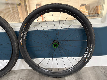 product #SBCTEAM3 – ENVE AG25 Carbon Gravel Wheelset | 700c / XDR / Tubeless + Continental Race King 2.2 + Fillmore Valves (Used – Very Good Condition)