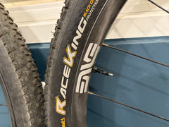 #SBCTEAM3 – ENVE AG25 Carbon Gravel Wheelset | 700c / XDR / Tubeless + Continental Race King 2.2 + Fillmore Valves (Used – Very Good Condition)