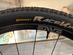 #SBCTEAM3 – ENVE AG25 Carbon Gravel Wheelset | 700c / XDR / Tubeless + Continental Race King 2.2 + Fillmore Valves (Used – Very Good Condition)