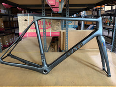 #1589 – Undefeated Carbon Road Frame+Fork Set | Graphite Prism /MISSING PARTS (Size 56cm, Used-Good Condition)