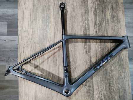 product #1094 - Undefeated Carbon Disc Road Frame & Fork Set - Size 45cm - Graphite Prism - Excellent / Used Condition
