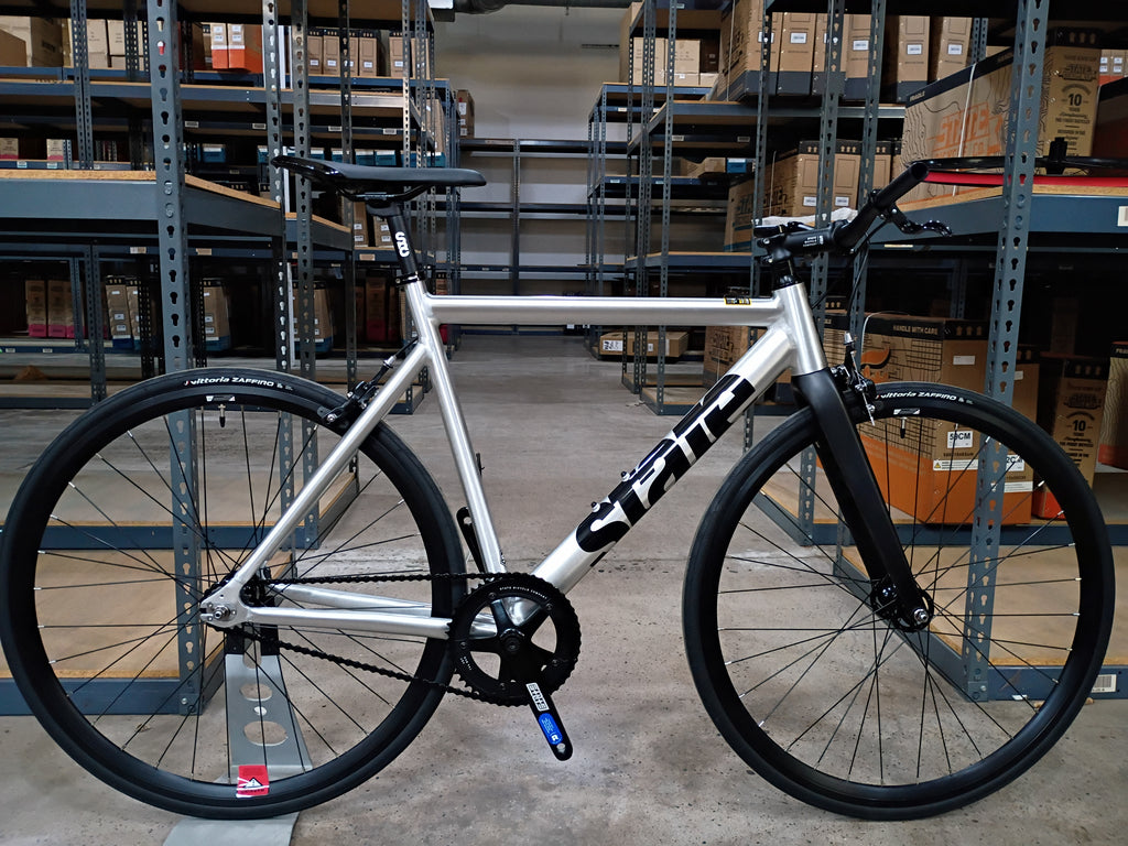 #1558 – 6061 Black Label v3 | Raw Silver / Riser Bars (Size 55cm, Like-New / Open Box Condition)