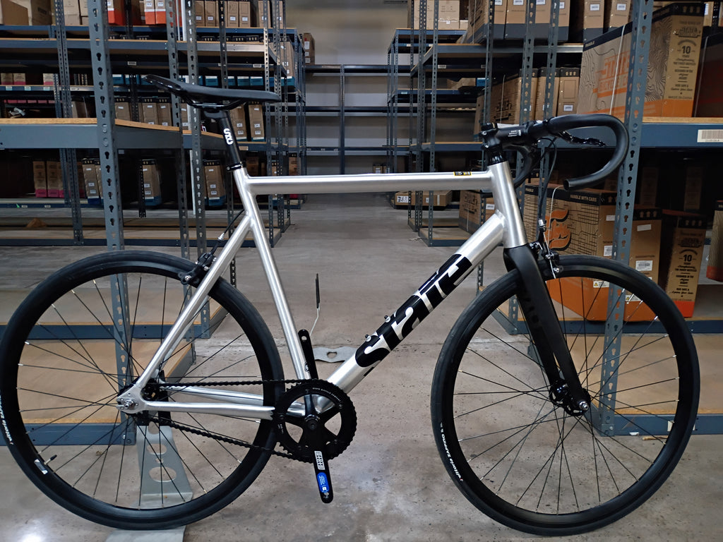 #1570 – 6061 Black Label v3 | Raw Silver / Drop Bars (Size 61cm, Excellent Condition