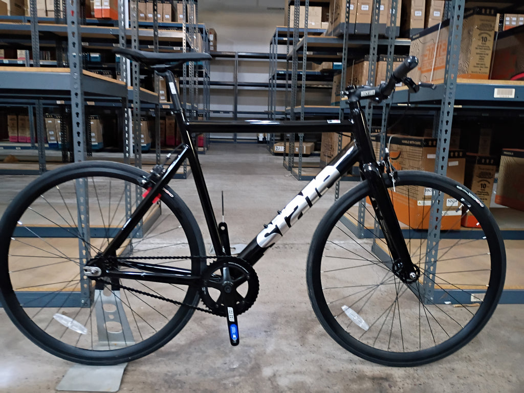 #1574 – 6061 Black Label v3 | Black/Mirror / Riser Bars / 700x25c (Size 58cm, Good Condition)