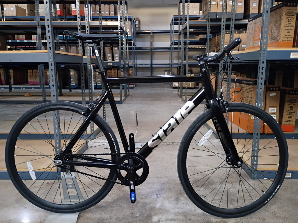 #1575 – 6061 Black Label v3 | Black/Mirror / Riser Bars (Size 58cm, Very Good Condition)