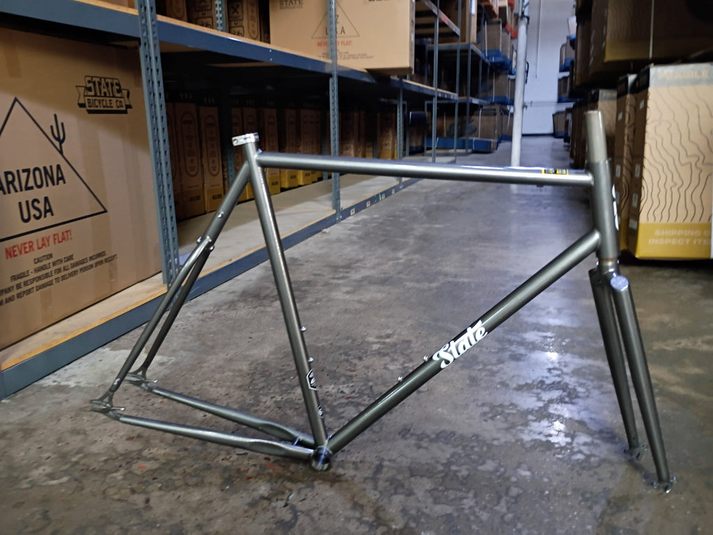 #1687 – 4130 Fixed-Gear / Single Speed Frameset | Hammered Powder Coat (Size 62cm, Very Good / Unridden – Alignment Note)