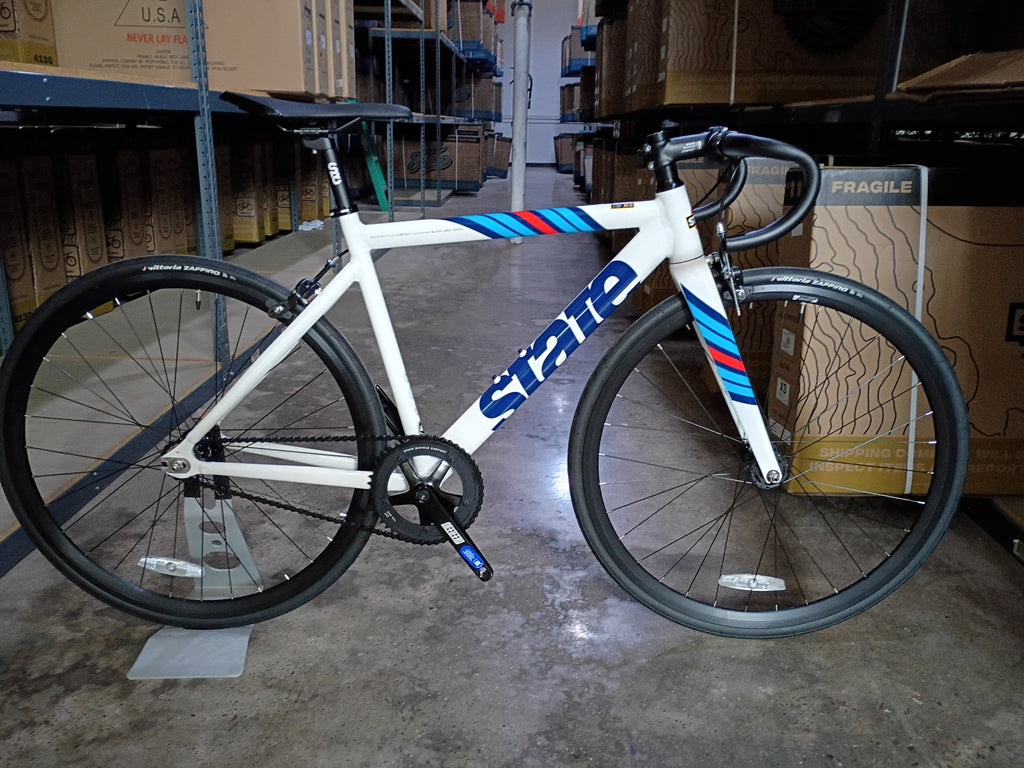 #1689 – 6061 Black Label V3 | Rally Livery / Drop Bars / 700c (Size 49cm, Brand New / Open Box)