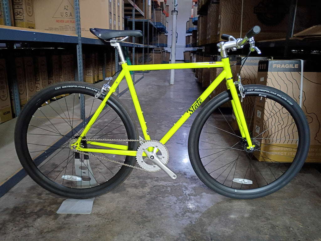 #1690 – 4130 Fixed-Gear / Single Speed | Volt / Riser Bars / 700c (Size 55cm, Brand New / Open Box)
