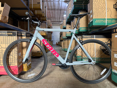 #1472 – 6061 Black Label v3 | Grey/Fuchsia / Riser Bars (Size 58cm, Good Condition)