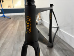 #WD-0302HF – Carbon Road Ultra Lite Frame+Fork Set (Pre-Production Sample, Excellent Condition) (Size 52cm)