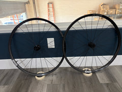 #SBCTEAM – ENVE AG25 Carbon Gravel Wheelset | 700c / XDR / Tubeless-Ready (Used – Good Condition)
