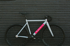 6061 Black Label v3 - Grey / Fuchsia