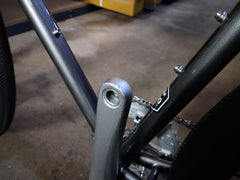 #1723 – 4130 Fixed Gear / Single Speed | Hammered Raw / Drops (62cm, Excellent Used)