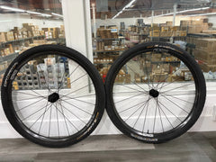 #SBCTEAM – ENVE AG25 Carbon Gravel Wheelset | 700c / XDR / Tubeless + Continental Race King 2.2 + Fillmore Valves (Used – Good Condition)