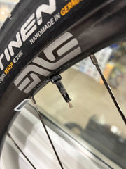 #SBCTEAM – ENVE AG25 Carbon Gravel Wheelset | 700c / XDR / Tubeless + Continental Race King 2.2 + Fillmore Valves (Used – Good Condition)