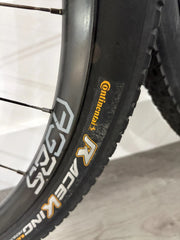 #SBCTEAM – ENVE AG25 Carbon Gravel Wheelset | 700c / XDR / Tubeless + Continental Race King 2.2 + Fillmore Valves (Used – Good Condition)
