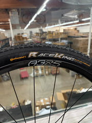#SBCTEAM – ENVE AG25 Carbon Gravel Wheelset | 700c / XDR / Tubeless + Continental Race King 2.2 + Fillmore Valves (Used – Good Condition)