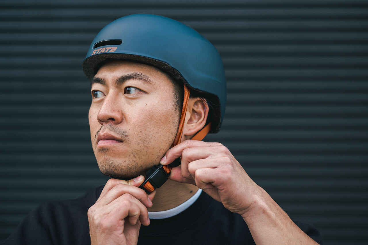 Minimalist shop bike helmet